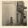 Cartagena / Colombia: Woman In Front Of House Melba? / Street View (Vintage Photo 1957)