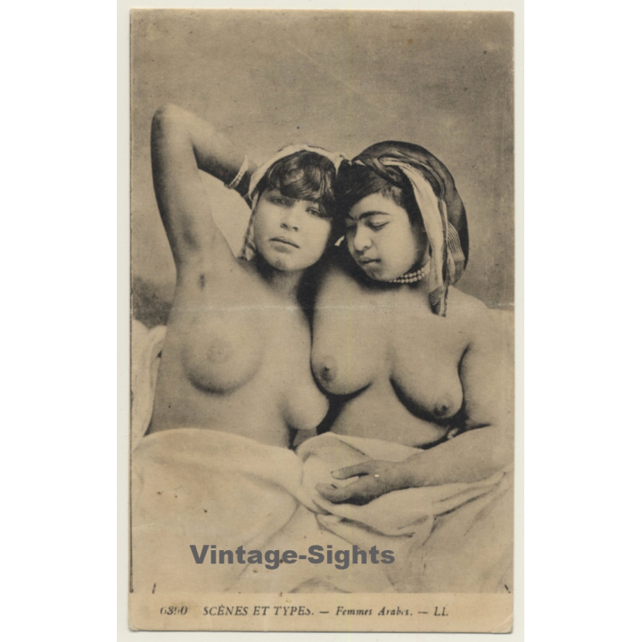 Maghreb: 2 Semi Nude Arabian Females / Risqué - Ethnic (Vintage PC 1924)
