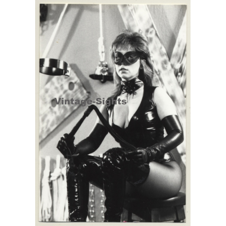 Slim Mistress In Her Studio*1 / Lacquer Outfit - Rubber Gloves - BDSM (Vintage Photo ~1990s)