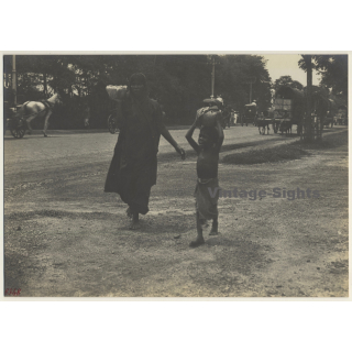 Ceylon / Sri Lanka: Street Scene - Mother & Child - Ox Cart (Vintage Photo ~1910s/1920s)