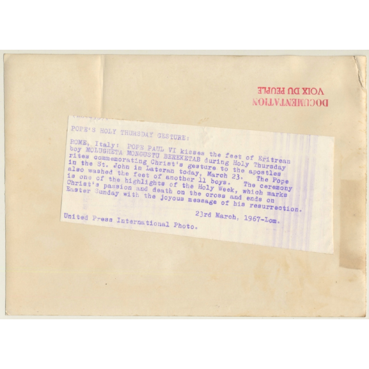 Pope Paul VI Kissing Feet Of Eritrean Boy / Holy Thursday Gesture (Vintage Press Photo 1967)