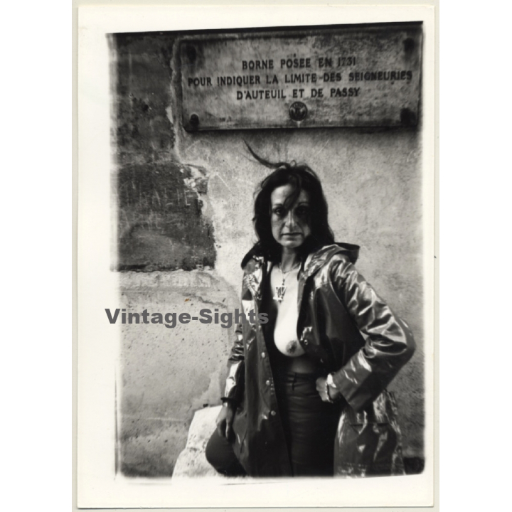 Jerri Bram (1942): Natural Woman Flashing Breast In Rue Berton - Paris (Vintage Photo ~1970s)