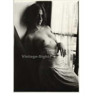 Jerri Bram (1942): Natural Brunette Semi Nude Looks At Camera (Vintage Photo ~1970s/1980s)