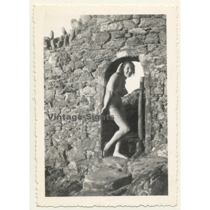 Paramé / Saint-Malo: Female Flashing Boobs Near Beach (Vintage Photo 1935)