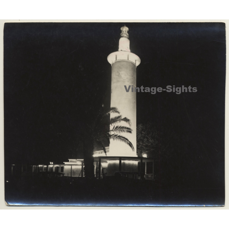 Paris: Exposition Coloniale 1931 Pavillon De La Guadeloupe & Le Phare Illuminé (Rare Vintage Photo)