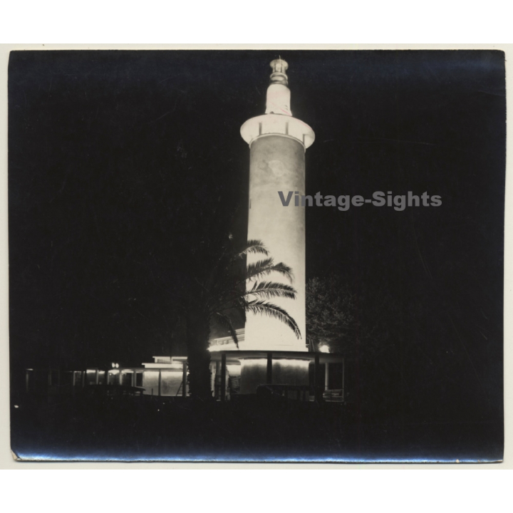 Paris: Exposition Coloniale 1931 Pavillon De La Guadeloupe & Le Phare Illuminé (Rare Vintage Photo)