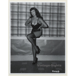 Irving Klaw: Bettie Page In Black Bodice & Nylons 2663 / Pin-Up - BDSM (Vintage Photo USA)