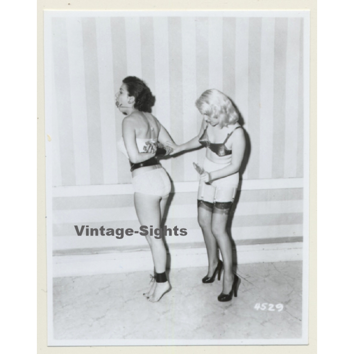 Irving Klaw: Mistress Spanks Tied Maid - Gag 4529 / Pin-Up - BDSM (Vintage Photo USA)