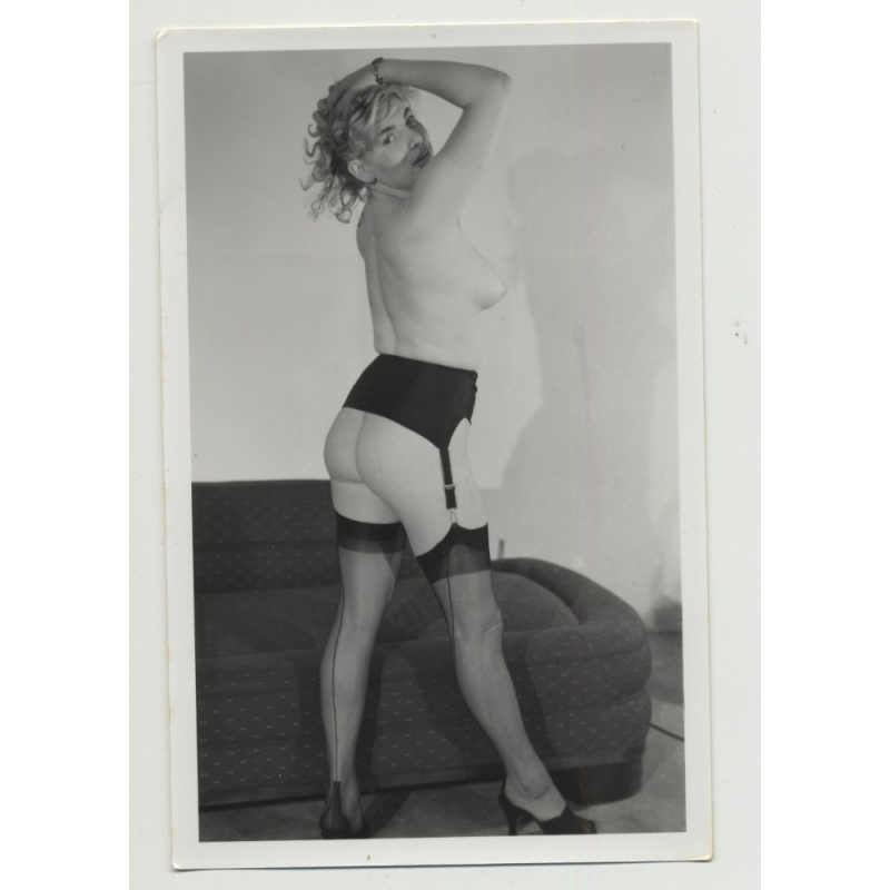 Mature Nude In Front of Chaise Longue / Legs - Butt (Vintage Amateur Photo B/W ~1950s)