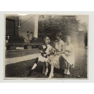 Mother & Her 2 Girls Posing With Teddy Bears (Vintage Photo Germany ~1930s)