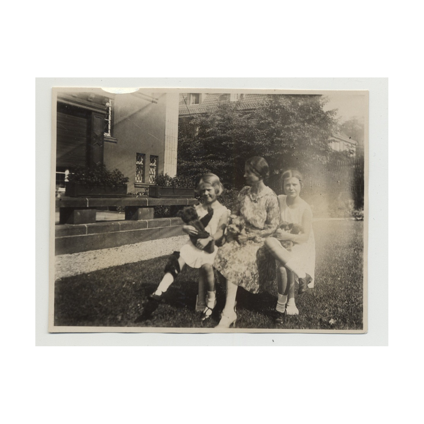Mother & Her 2 Girls Posing With Teddy Bears (Vintage Photo Germany ~1930s)