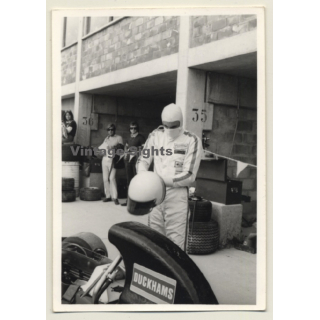 Nivelles-Baulers GP Formula 1: N°35 Tim Schenken Puts On Helmet In Pit (Vintage Photo 1972)