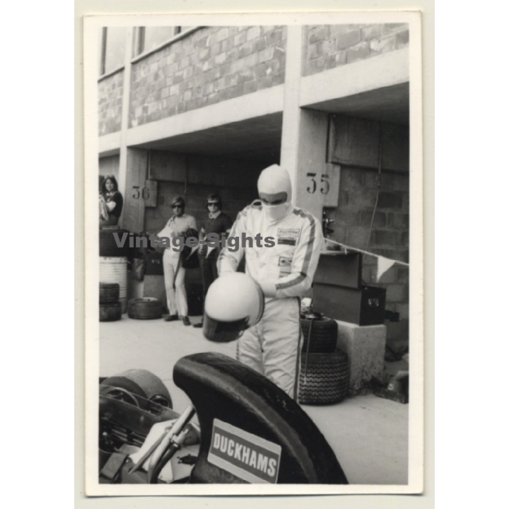 Nivelles-Baulers GP Formula 1: N°35 Tim Schenken Puts On Helmet In Pit (Vintage Photo 1972)