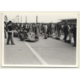 Nivelles-Baulers GP Formula 1: N°33 Dave Walker - Lotus Ford In Pit Lane (Vintage Photo 1972)