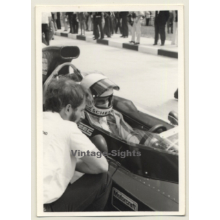 Nivelles-Baulers GP Formula 1: N°35 Tim Schenken Getting Instructions - Surtees Ford (Vintage Photo 1972)