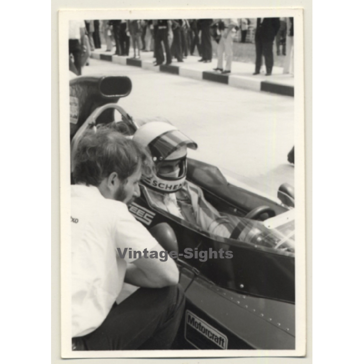 Nivelles-Baulers GP Formula 1: N°35 Tim Schenken Getting Instructions - Surtees Ford (Vintage Photo 1972)