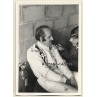 Nivelles-Baulers GP Formula 1: N°29 Denny Hulme Getting Interviewed (Vintage Photo 1972)
