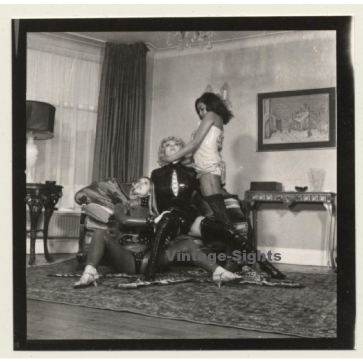 3 Lacquer Ladies In Hot Catfight *5 / Wrestling (Vintage Contact Sheet Photo 1970s)