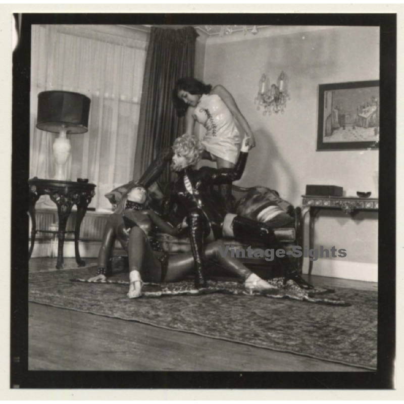 3 Lacquer Ladies In Hot Catfight *6 / Wrestling (Vintage Contact Sheet Photo 1970s)
