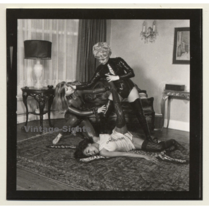3 Lacquer Ladies In Hot Catfight *7 / Wrestling (Vintage Contact Sheet Photo 1970s)