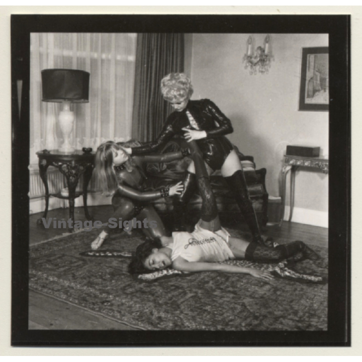 3 Lacquer Ladies In Hot Catfight *7 / Wrestling (Vintage Contact Sheet Photo 1970s)