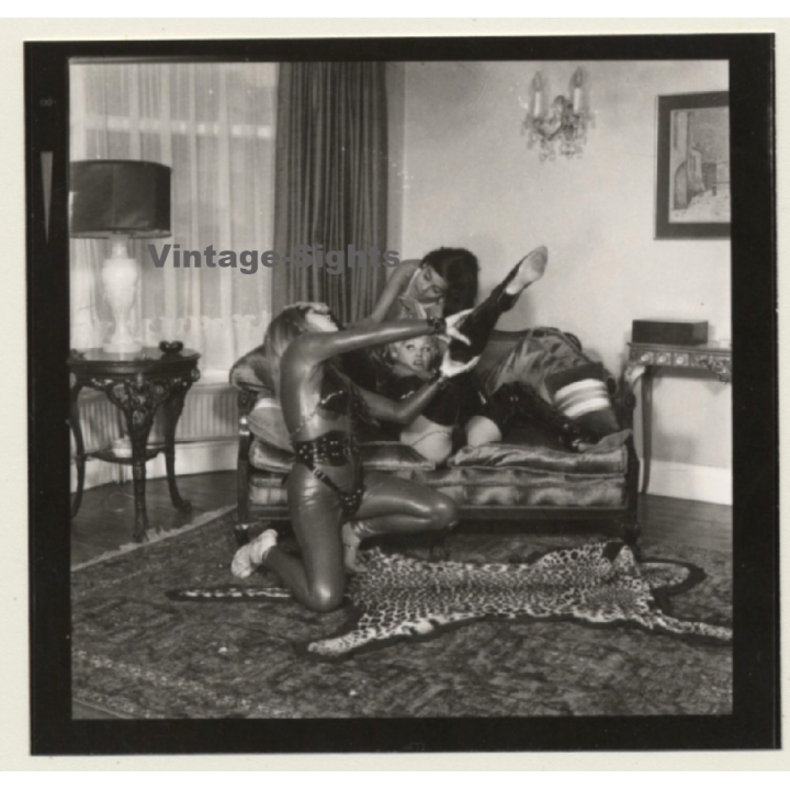 3 Lacquer Ladies In Hot Catfight *8 / Wrestling (Vintage Contact Sheet Photo 1970s)