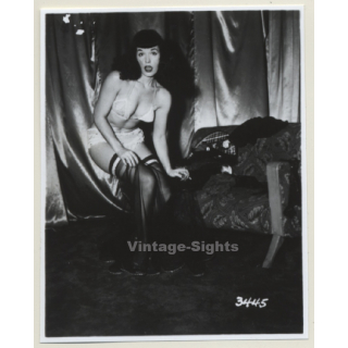 Irving Klaw: Surprised Bettie Page 3445 / Pin-Up - BDSM (Vintage Photo USA)