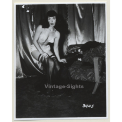 Irving Klaw: Surprised Bettie Page 3445 / Pin-Up - BDSM (Vintage Photo USA)