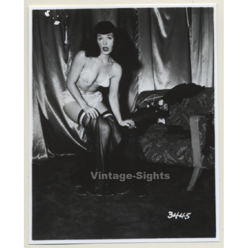 Irving Klaw: Surprised Bettie Page 3445 / Pin-Up - BDSM (Vintage Photo USA)