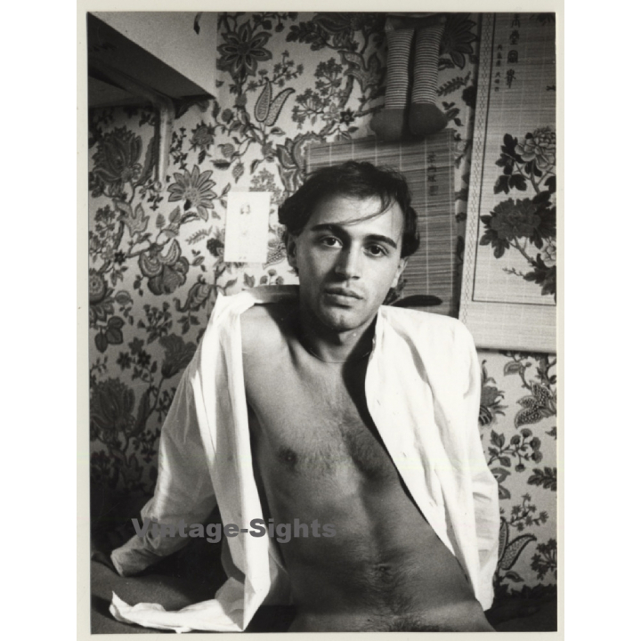 Jerri Bram (1942): Semi Nude Handsome Darkhaired Man / Eyes - Gay INT (Vintage Photo ~1970s)