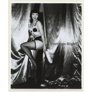 Irving Klaw: Bettie Page Plays With Curtain P-524 / Pin-Up - BDSM (Vintage Photo USA)