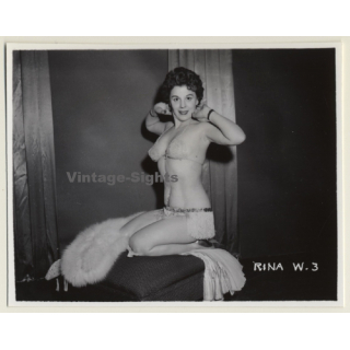 Irving Klaw: Pretty Showgirl Kneeling On Puff RINA W.3 / Pin-Up - BDSM (Vintage Photo USA)