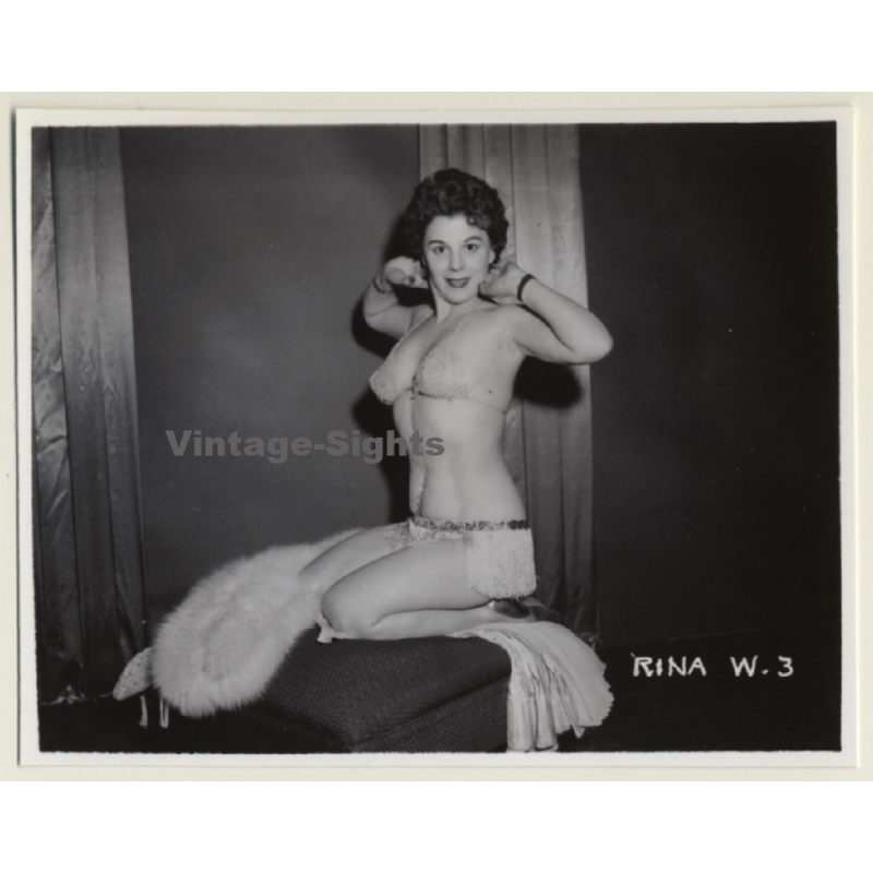 Irving Klaw: Pretty Showgirl Kneeling On Puff RINA W.3 / Pin-Up - BDSM (Vintage Photo USA)