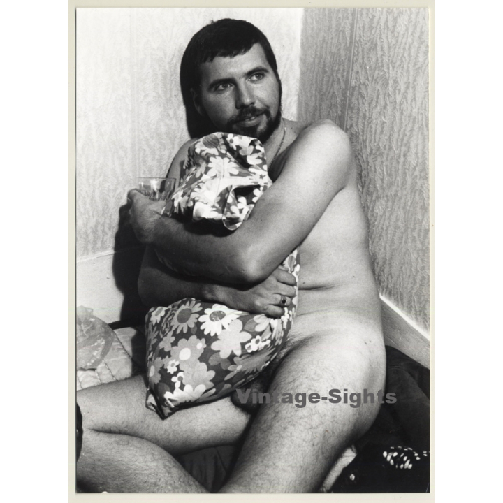 Jerri Bram (1942): Nude Man Holds On To Flowered Cushion / Gay INT (Vintage Photo ~1970s)
