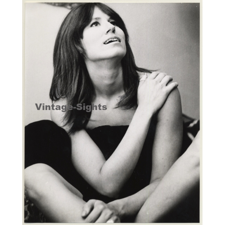 Jerri Bram (1942): Pretty Brunette Female Covered By Black Blanket*2 (Vintage Photo ~1970s)