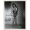 Irving Klaw: Bettie Page Pulls Up Nylons A-273 / Pin-Up - BDSM (Vintage Photo USA)