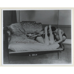 Irving Klaw: Masked Mistress Ties Maid On Bed E-820 / Pin-Up - BDSM (Vintage Photo USA)