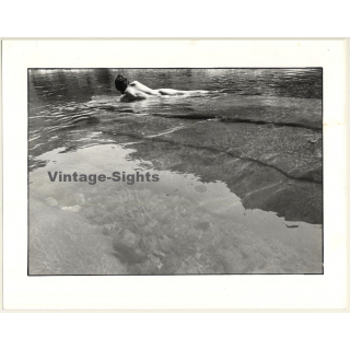 Jerri Bram (1942): Nude Man Lying On Rock In River*2 / Gay INT (Vintage Photo ~1970s)