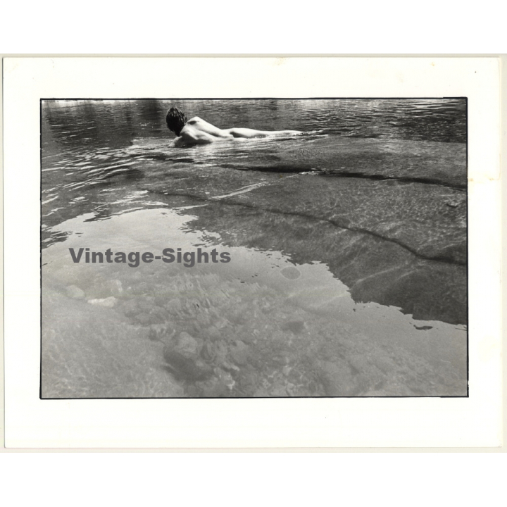 Jerri Bram (1942): Nude Man Lying On Rock In River*2 / Gay INT (Vintage Photo ~1970s)