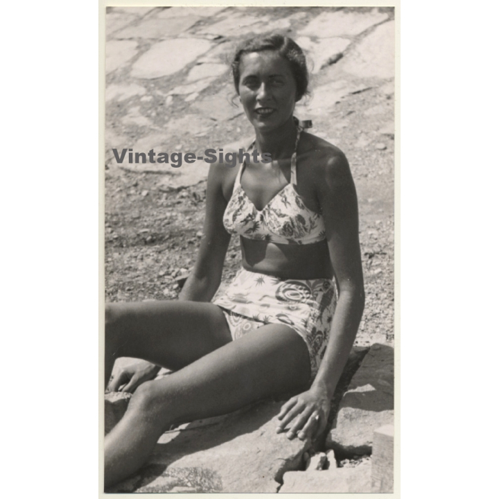 Pretty German Beach Bunny In Bikini / Pin-up (Vintage Photo ~1940s/1950s)