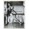 Irving Klaw: Stunning Bettie Page On Couch D-734 / Pin-Up - BDSM (Vintage Photo USA)