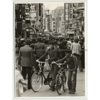 50667 Cologne (Köln) - Hohe Strasse - Street Scene 1970s (Vintage Photo B/W)