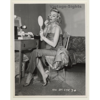 Irving Klaw: Blonde Goddess Puts On Lipstick LILI ST.CYR 70 / Pin-Up - BDSM (Vintage Photo USA)