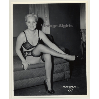 Irving Klaw: Shorthaired Blonde In Black Lingerie AUTUMN-51 / Pin-Up - BDSM (Vintage Photo USA)