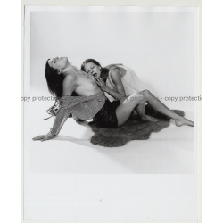 2 Elegant 70s Semi Nudes On Sheep Fur / Breast - Lesbian INT (Vintage Photo Master 60s/70s)