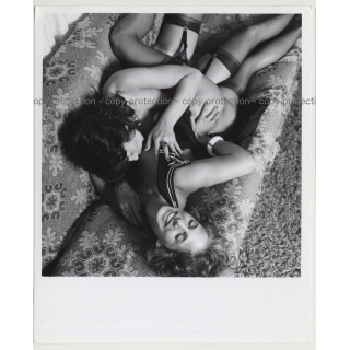 2 Gorgeous Semi Nudes Cuddle Up On Couch / Butt - Lesbian INT (Vintage Photo Master 60s/70s)