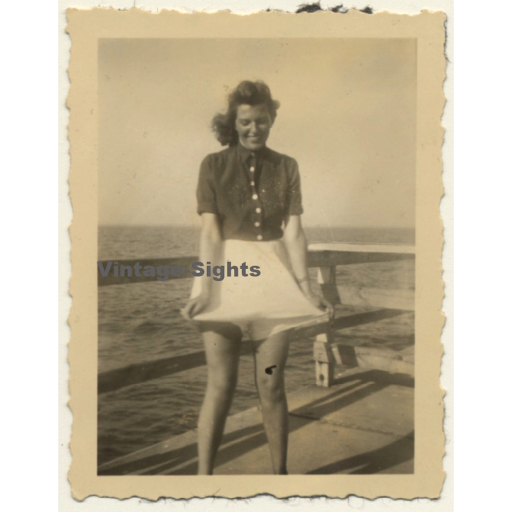 Brunette Beauty In Short Culottes / Sea Shore - Fashion (Vintage Photo ~1930s/1940s)