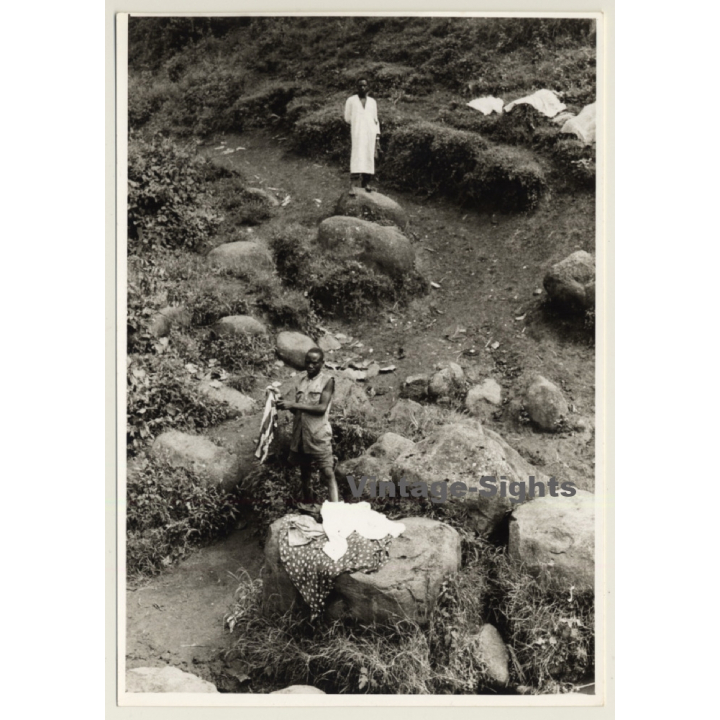 Congo: Indigenous Men Doing Laundry Outdoors (Vintage Press Photo 1968)