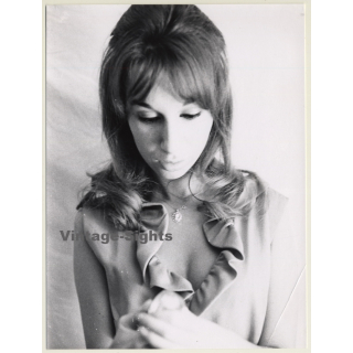 Jerri Bram (1942): Pretty Pensive Brunette Female / Hairstyle (Vintage Photo ~1970s)