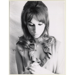 Jerri Bram (1942): Pretty Pensive Brunette Female / Hairstyle (Vintage Photo ~1970s)